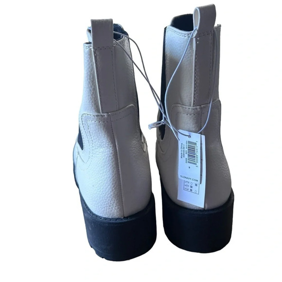 Old Navy Faux Leather Chelsea Boot size 9 - Picture 4 of 9